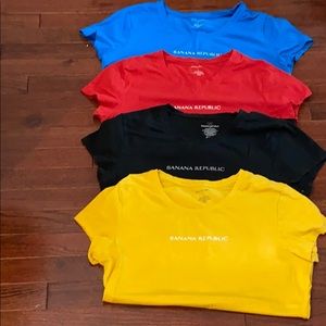 A bundle of 4 Banana Republic Tees